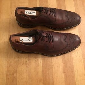 The shoes only. Not the shoe trees